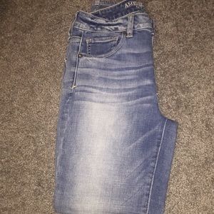 American Eagle Hi-Rise Skinny Jean. Size 8 short